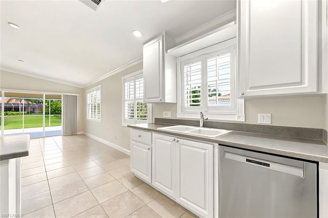 7704 Rozzini LN, Naples, FL 34114