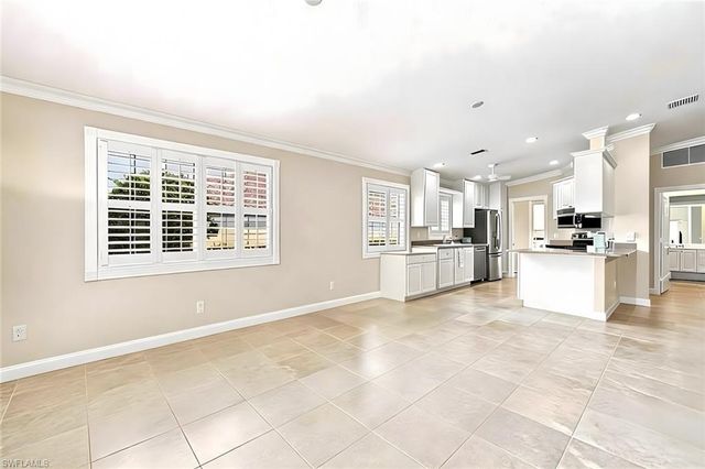 7704 Rozzini LN, Naples, FL 34114