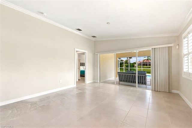 7704 Rozzini LN, Naples, FL 34114