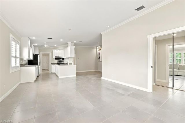 7704 Rozzini LN, Naples, FL 34114
