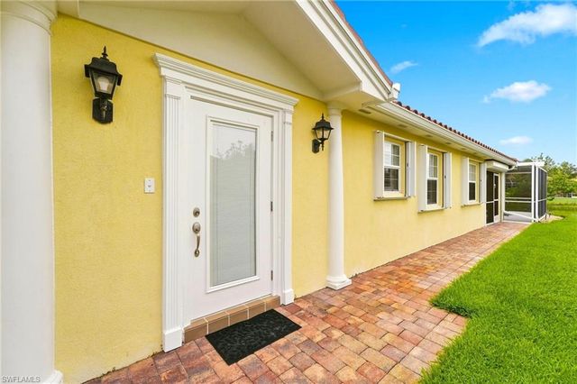 7704 Rozzini LN, Naples, FL 34114