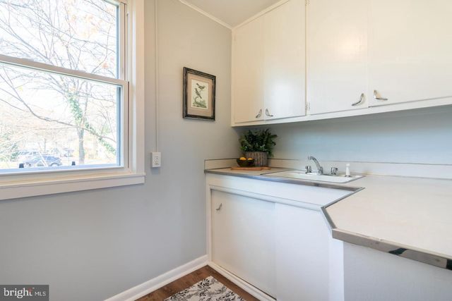 6-J RESEARCH RD, Greenbelt, MD 20770