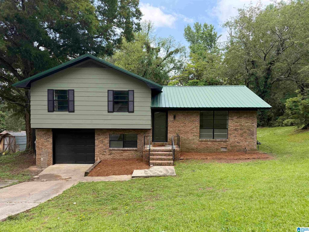 1018 HILLCREST DRIVE, Weaver, AL 36277