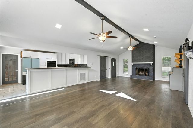 507 Longo Court, Runaway Bay, TX 76426