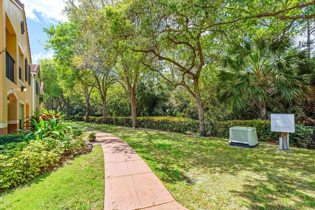 10336 Fox Trail Road S 1305, Royal Palm Beach, FL 33411