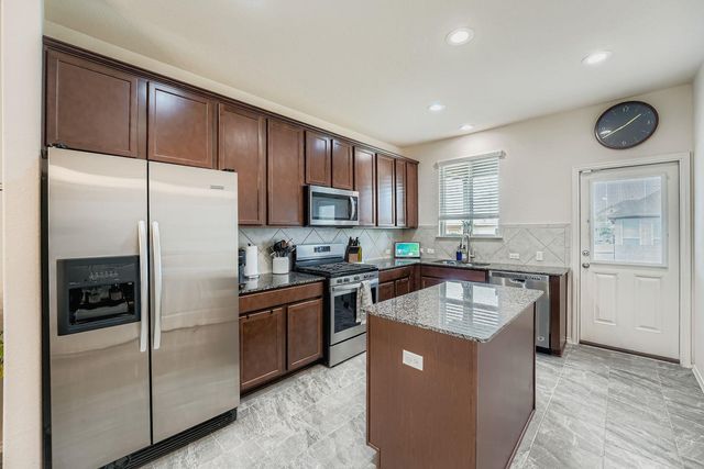 126 Big Leaf DR, Buda, TX 78610