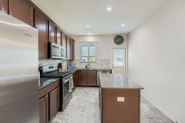 126 Big Leaf DR, Buda, TX 78610