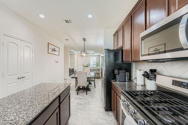 126 Big Leaf DR, Buda, TX 78610