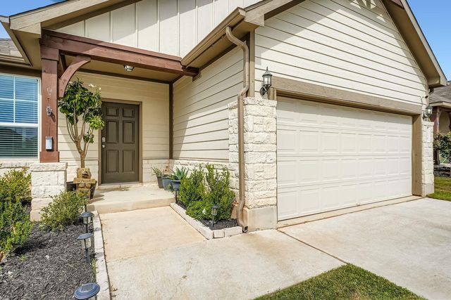 126 Big Leaf DR, Buda, TX 78610