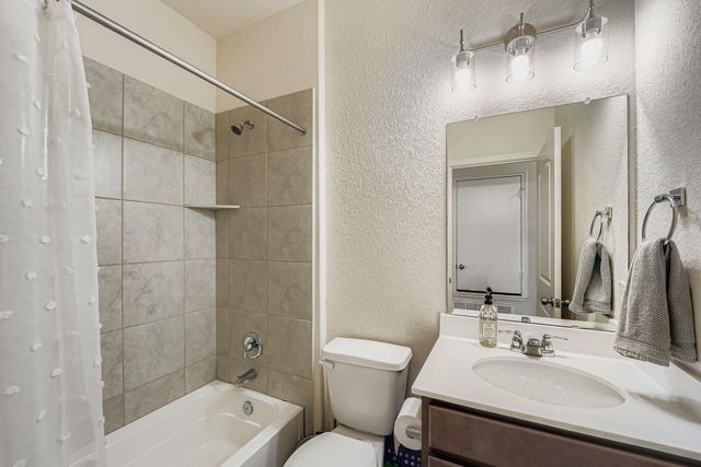 126 Big Leaf DR, Buda, TX 78610