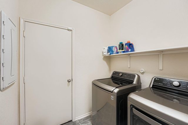126 Big Leaf DR, Buda, TX 78610