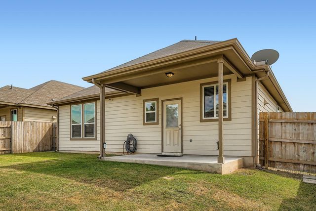 126 Big Leaf DR, Buda, TX 78610