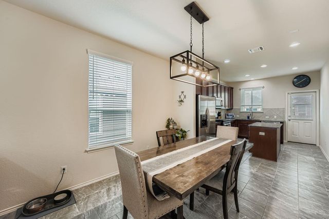 126 Big Leaf DR, Buda, TX 78610