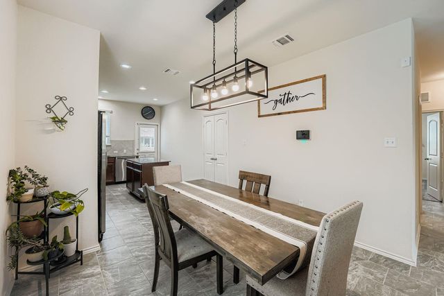 126 Big Leaf DR, Buda, TX 78610