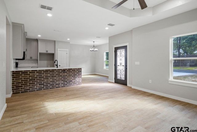 181 County Road 4114, Jacksonville, TX 75766