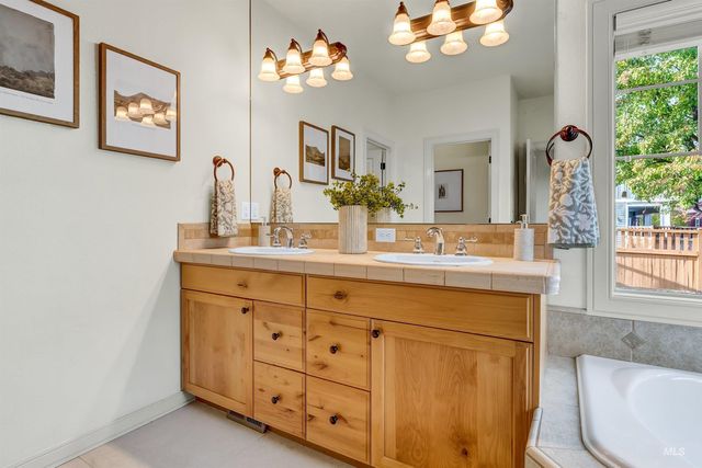 12733 N 10th Avenue, Boise, ID 83714