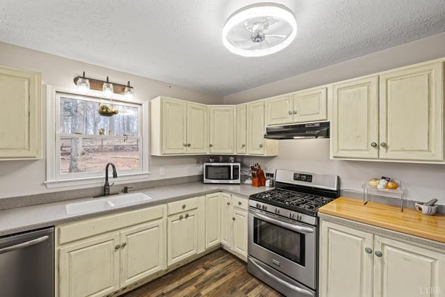 1110 Adam Hill Ct, Lynchburg, VA 24503