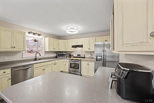 1110 Adam Hill Ct, Lynchburg, VA 24503