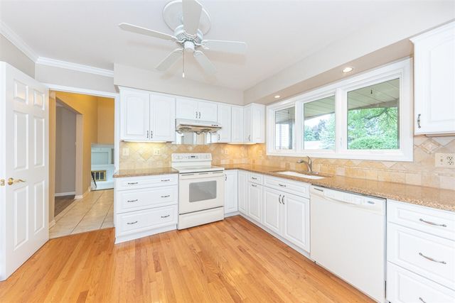 42021 Banbury Court, Northville, MI 48168