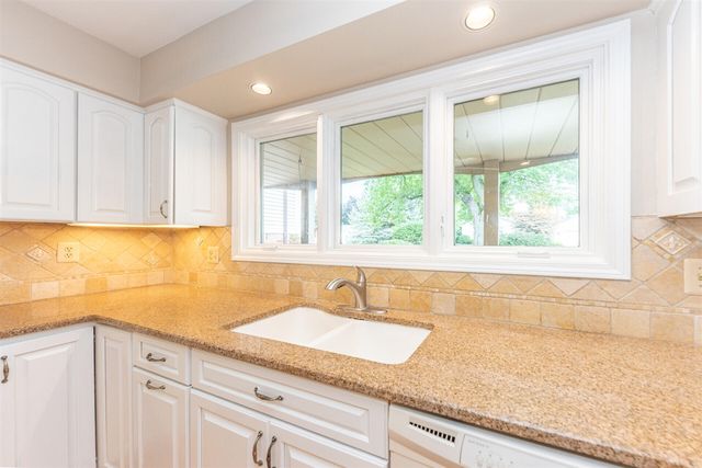 42021 Banbury Court, Northville, MI 48168