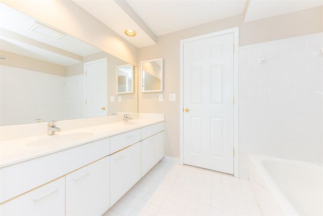 42021 Banbury Court, Northville, MI 48168