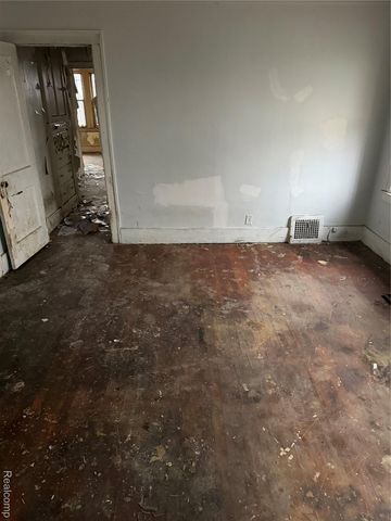 5502 S Clarendon Street, Detroit, MI 48204