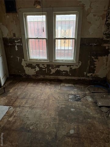 5502 S Clarendon Street, Detroit, MI 48204