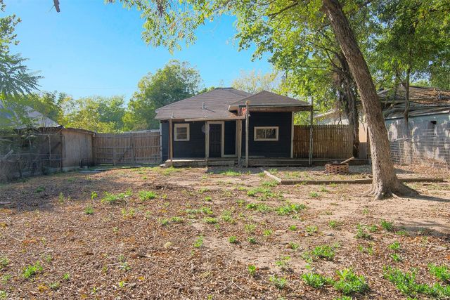 413 MANSON Street, Wolfe City, TX 75496