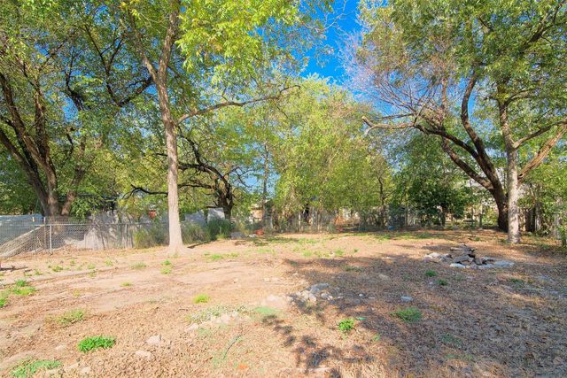 413 MANSON Street, Wolfe City, TX 75496