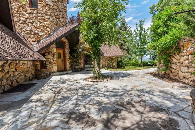 5060 S MILE HIGH DR, Salt Lake City, UT 84124