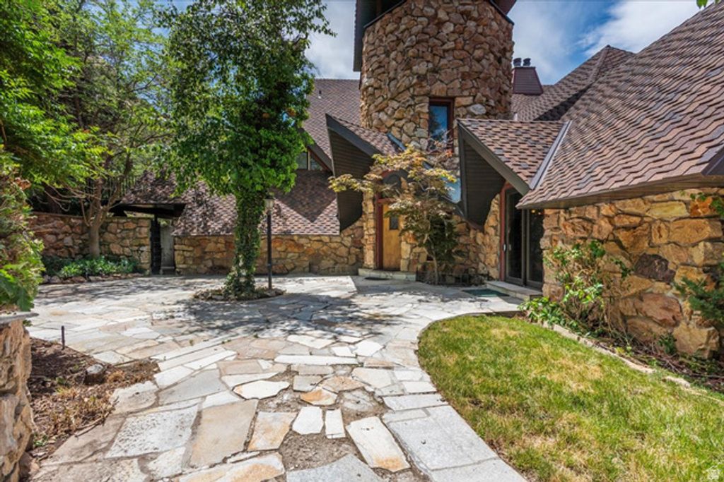 5060 S MILE HIGH DR, Salt Lake City, UT 84124