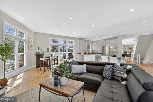 2733 N LEXINGTON ST N, Arlington, VA 22207