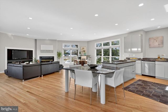 2733 N LEXINGTON ST N, Arlington, VA 22207