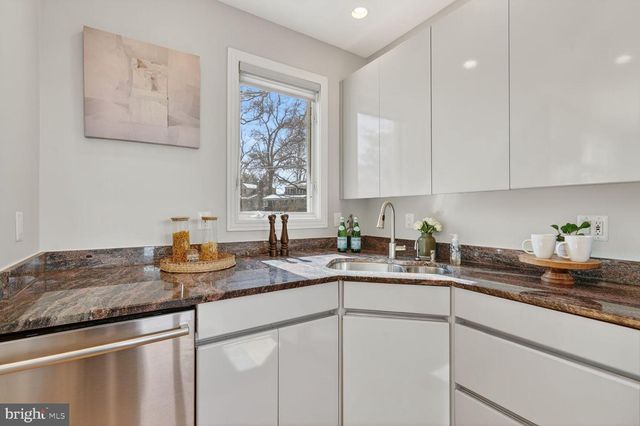 2733 N LEXINGTON ST N, Arlington, VA 22207