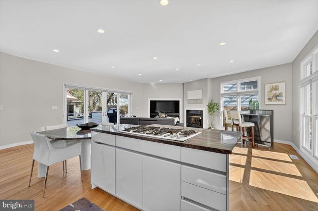 2733 N LEXINGTON ST N, Arlington, VA 22207