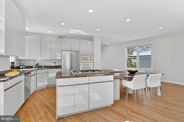 2733 N LEXINGTON ST N, Arlington, VA 22207