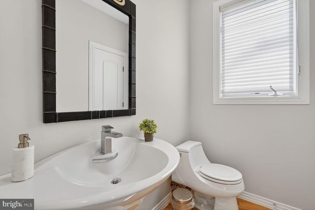 2733 N LEXINGTON ST N, Arlington, VA 22207