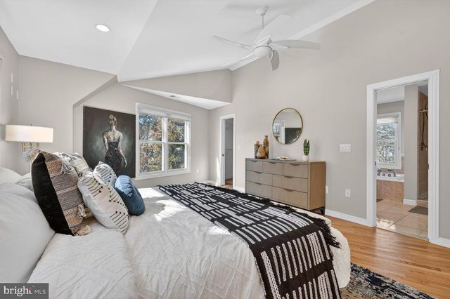 2733 N LEXINGTON ST N, Arlington, VA 22207