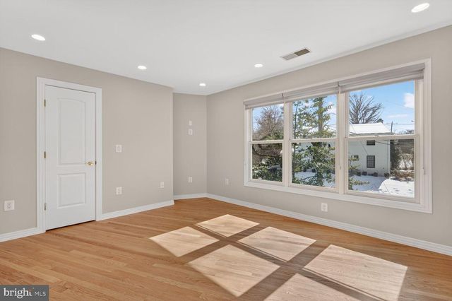 2733 N LEXINGTON ST N, Arlington, VA 22207