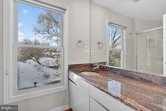 2733 N LEXINGTON ST N, Arlington, VA 22207