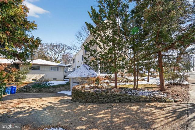 2733 N LEXINGTON ST N, Arlington, VA 22207