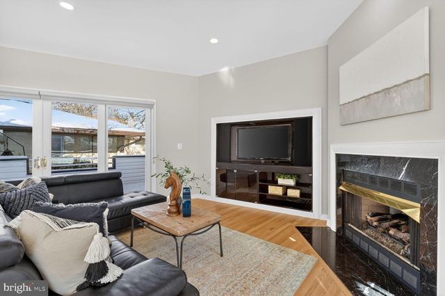 2733 N LEXINGTON ST N, Arlington, VA 22207