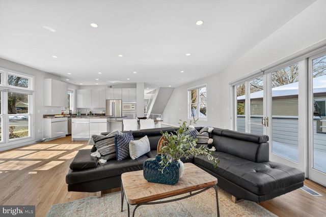 2733 N LEXINGTON ST N, Arlington, VA 22207