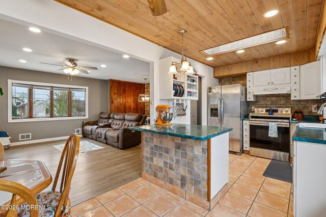 3138 Oceanic Drive, Toms River, NJ 08753