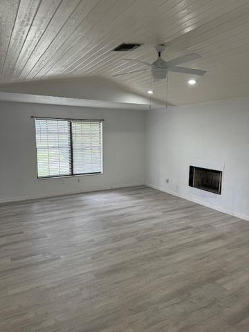 699 Ixoria Avenue, Fort Pierce, FL 34982