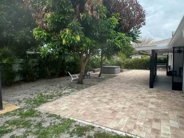 699 Ixoria Avenue, Fort Pierce, FL 34982
