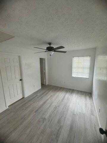 699 Ixoria Avenue, Fort Pierce, FL 34982