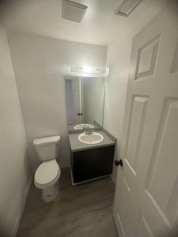 699 Ixoria Avenue, Fort Pierce, FL 34982