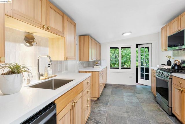1101 Mountain Blvd, Oakland, CA 94611