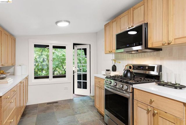 1101 Mountain Blvd, Oakland, CA 94611